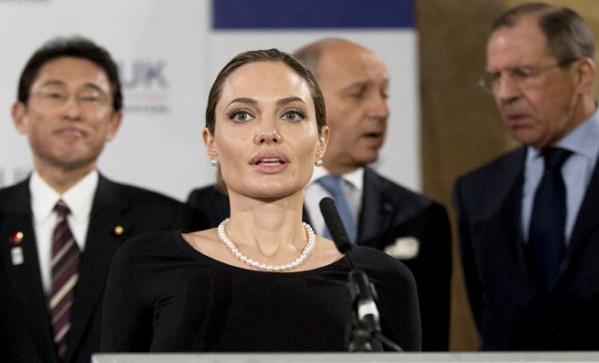 angelina-jolie-g8-foreign-ministers-conference-03.jpg