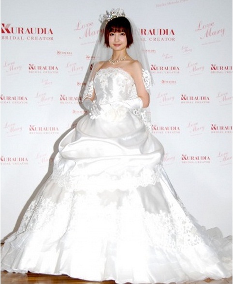 AKB48 篠田麻里子さんが 自らのブランド 『Love Mary』 記者発表 
