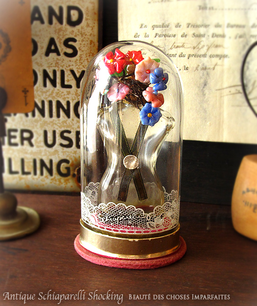 ガラスドームに収められたトルソー型アンティーク香水瓶【Schiaparelli】 | クチタビ 〜朽ちた美しさ〜